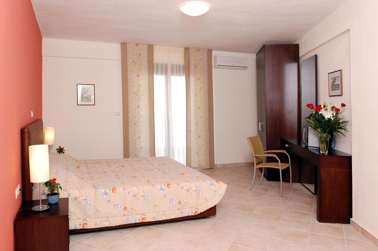 פוליכרונו Hotel Ammos מראה חיצוני תמונה
